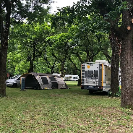 Camping 몬차
